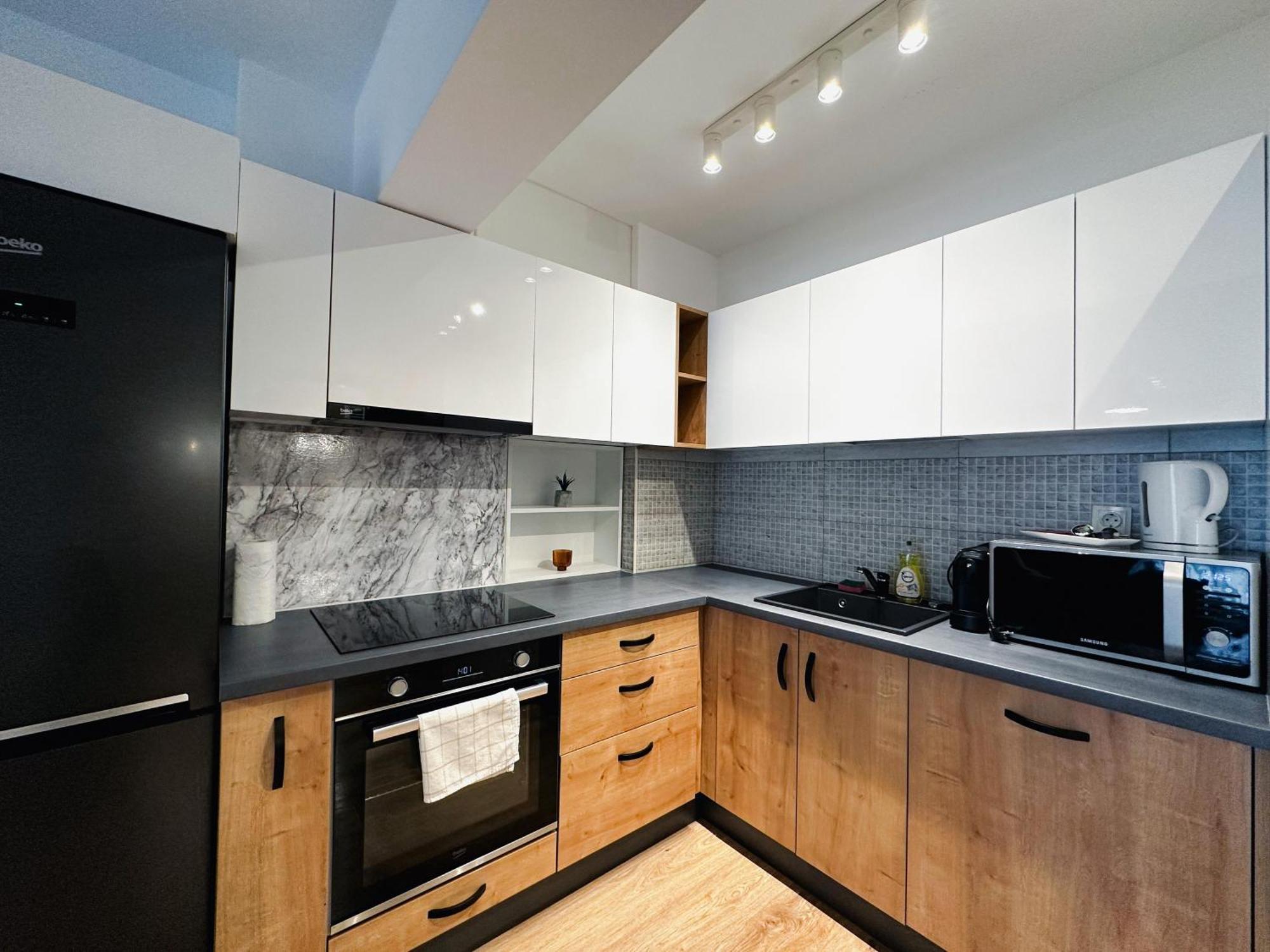Ad Apartment *
